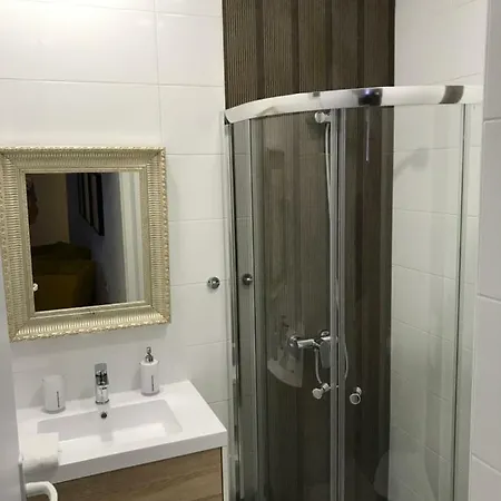 Nora Apartman *