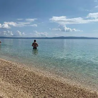 Nora *