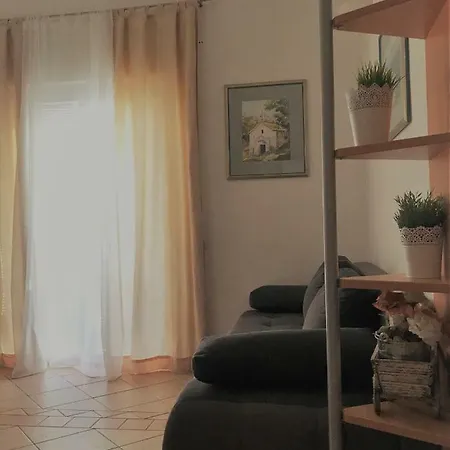 Nora *